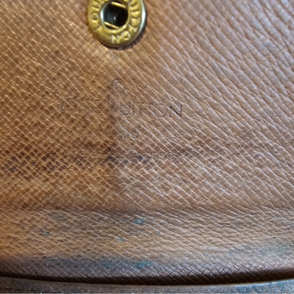 Louis Vuitton Monogram 6 Key Holder with Chain and Charm - Picture 10 of 14